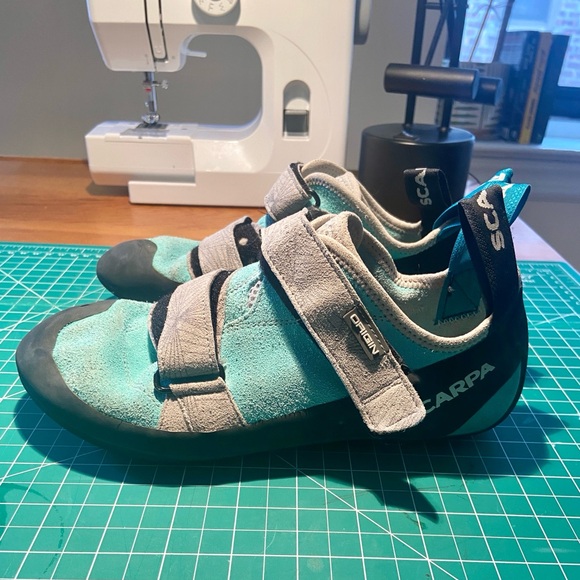 Gently used Scarpa Origin Women's climbing shoe size EU 41 / US W 9 / US M 8 - Picture 3 of 7